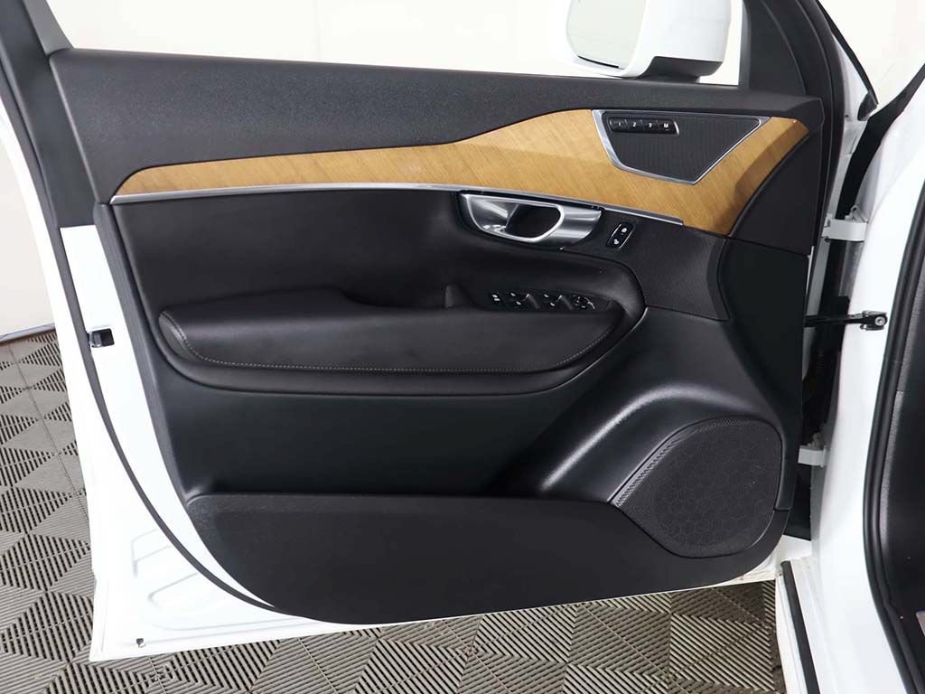 Used 2025 Volvo XC90 B5 Plus AWD/4WD image 28