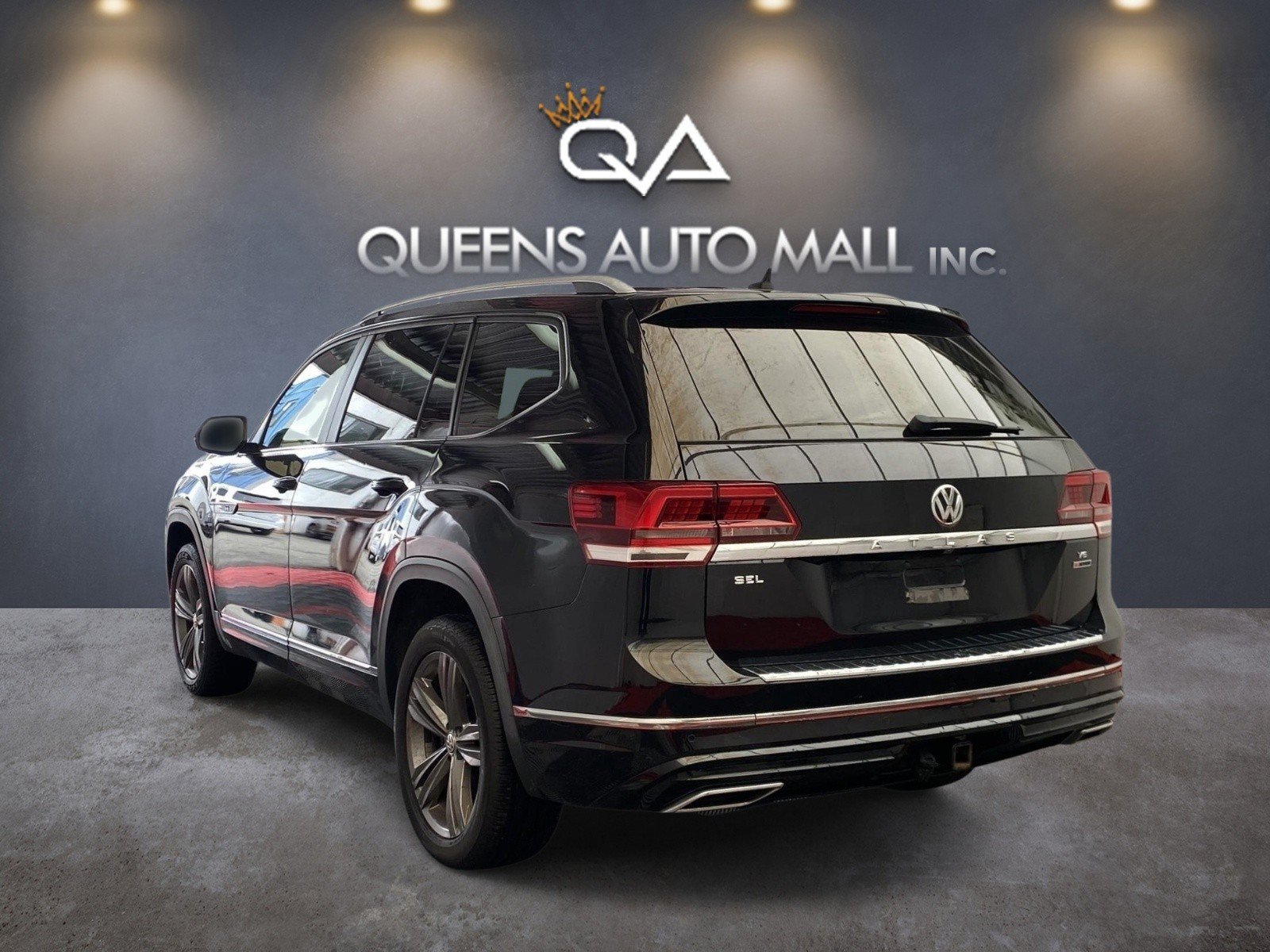 Used 2019 Volkswagen Atlas SEL R-Line AWD/4WD image 4