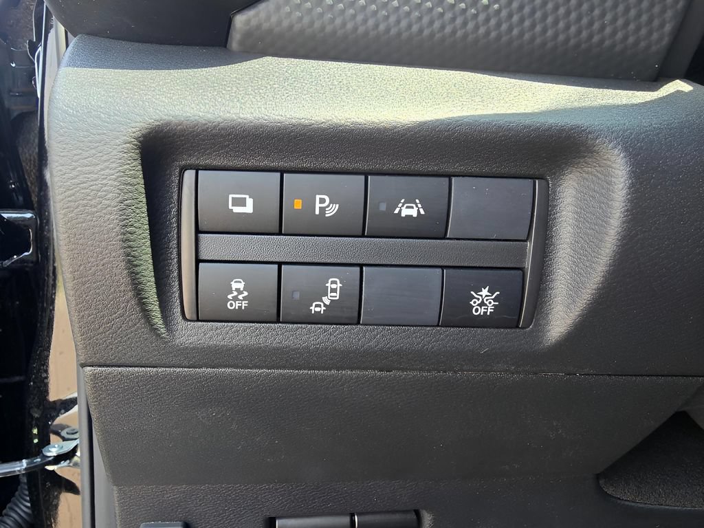 Used 2025 Nissan Kicks Play S w/ Interior Electronics Package FWD image 17