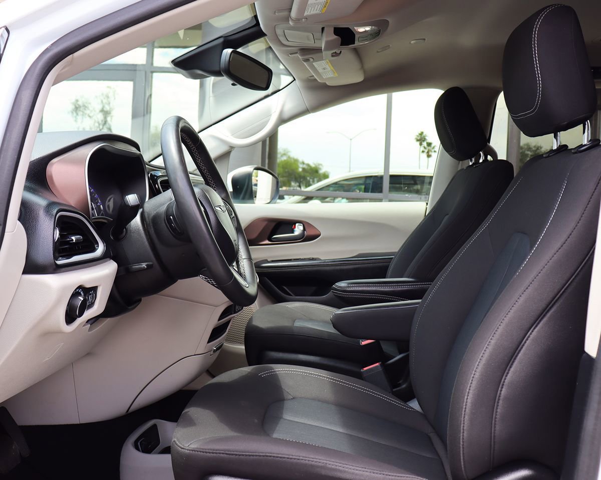 Used 2023 Chrysler Voyager LX FWD image 41