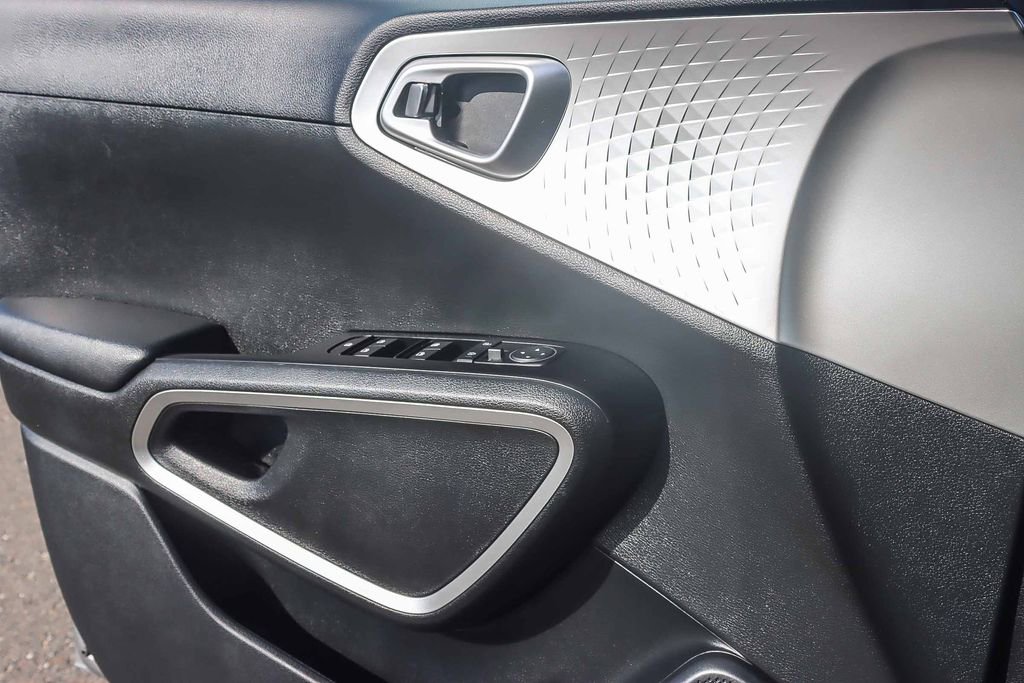 Used 2023 Kia Soul LX w/ LX Technology Package image 37