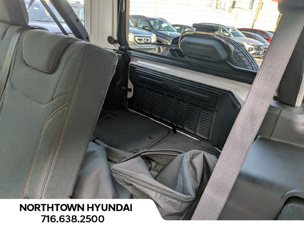 Used 2026 Jeep Wrangler Unlimited Sahara AWD/4WD image 30