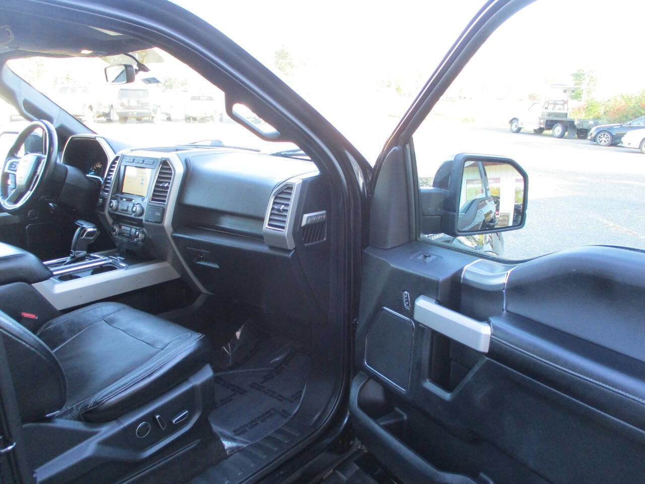 Used 2015 Ford F150 Lariat image 23