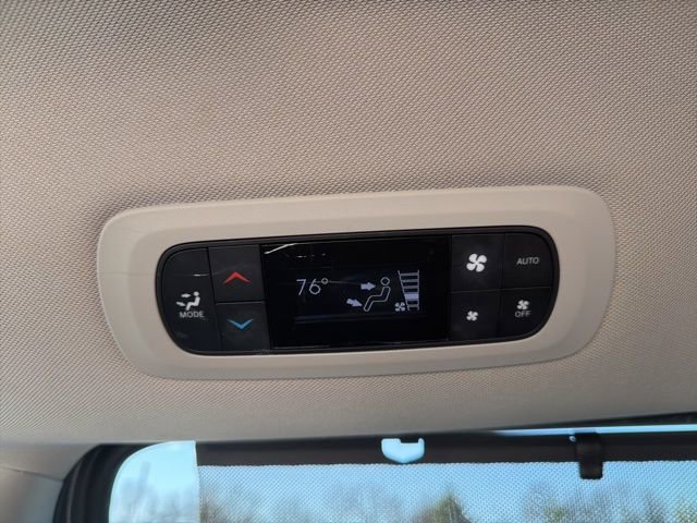 Used 2023 Chrysler Pacifica Touring-L image 20