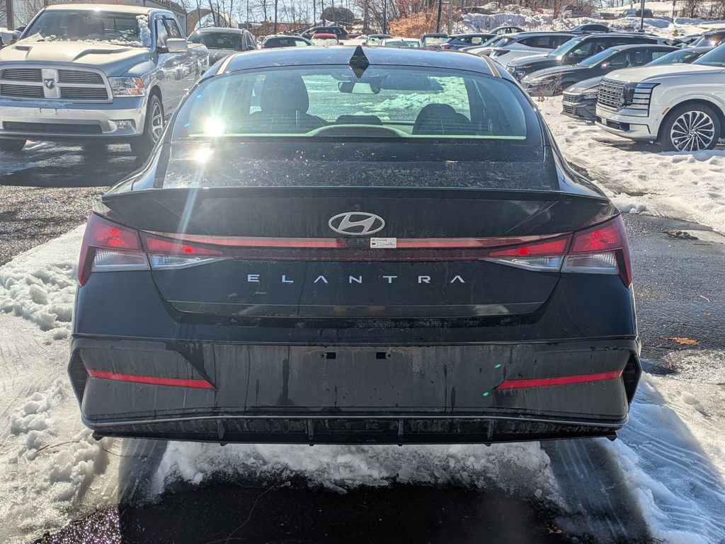 Certified 2025 Hyundai Elantra Sport image 3