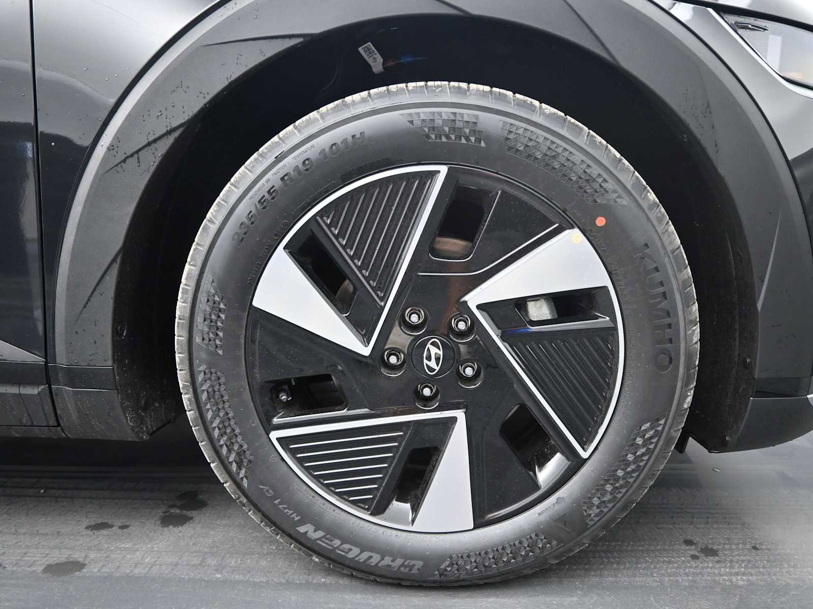 New 2025 Hyundai Ioniq 5 SE image 10