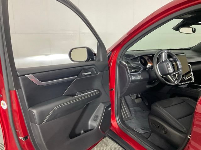 Used 2025 GMC Acadia Elevation w/ Elevation Premium Package FWD image 26