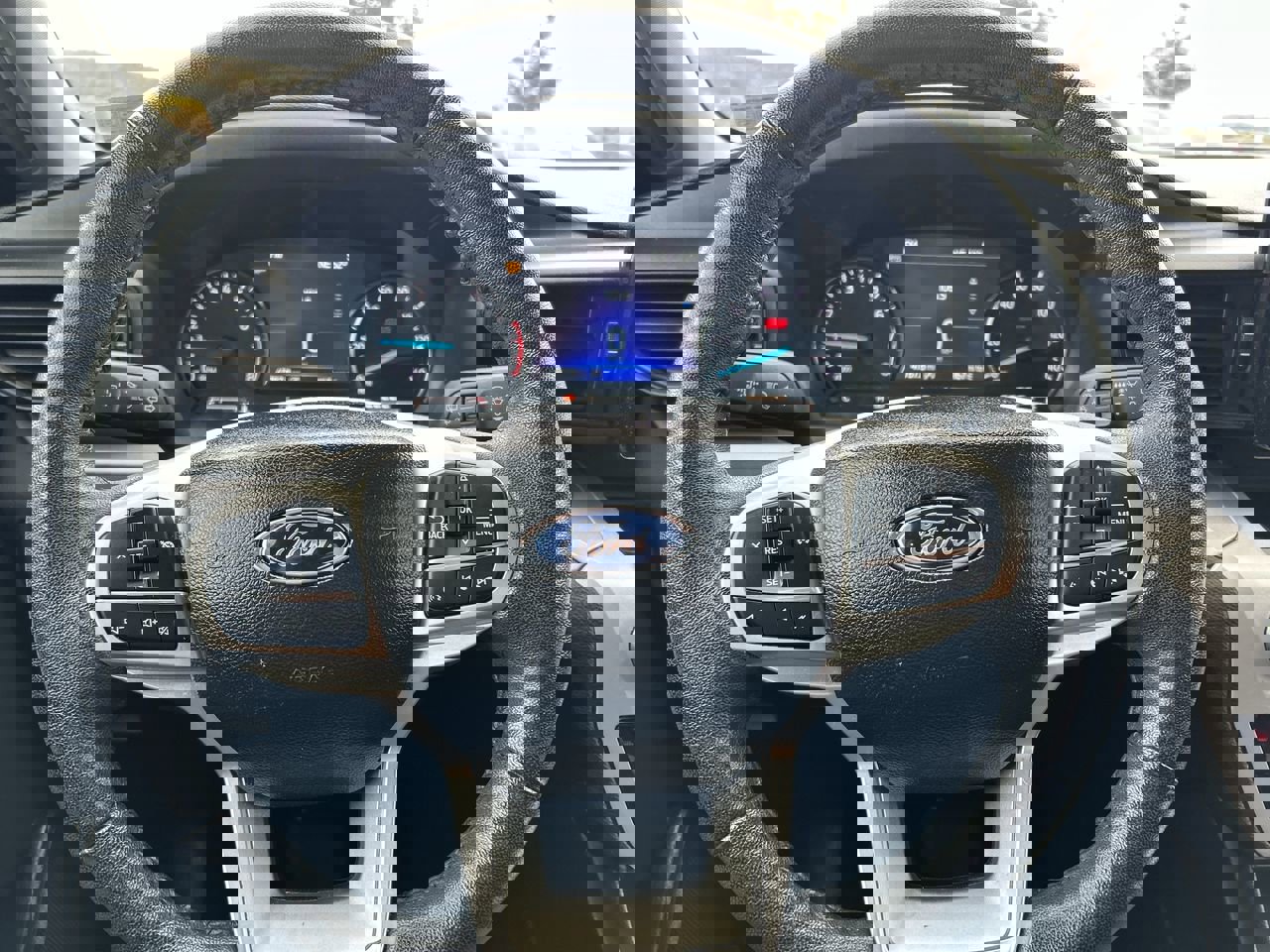 Used 2023 Ford Explorer XLT image 25