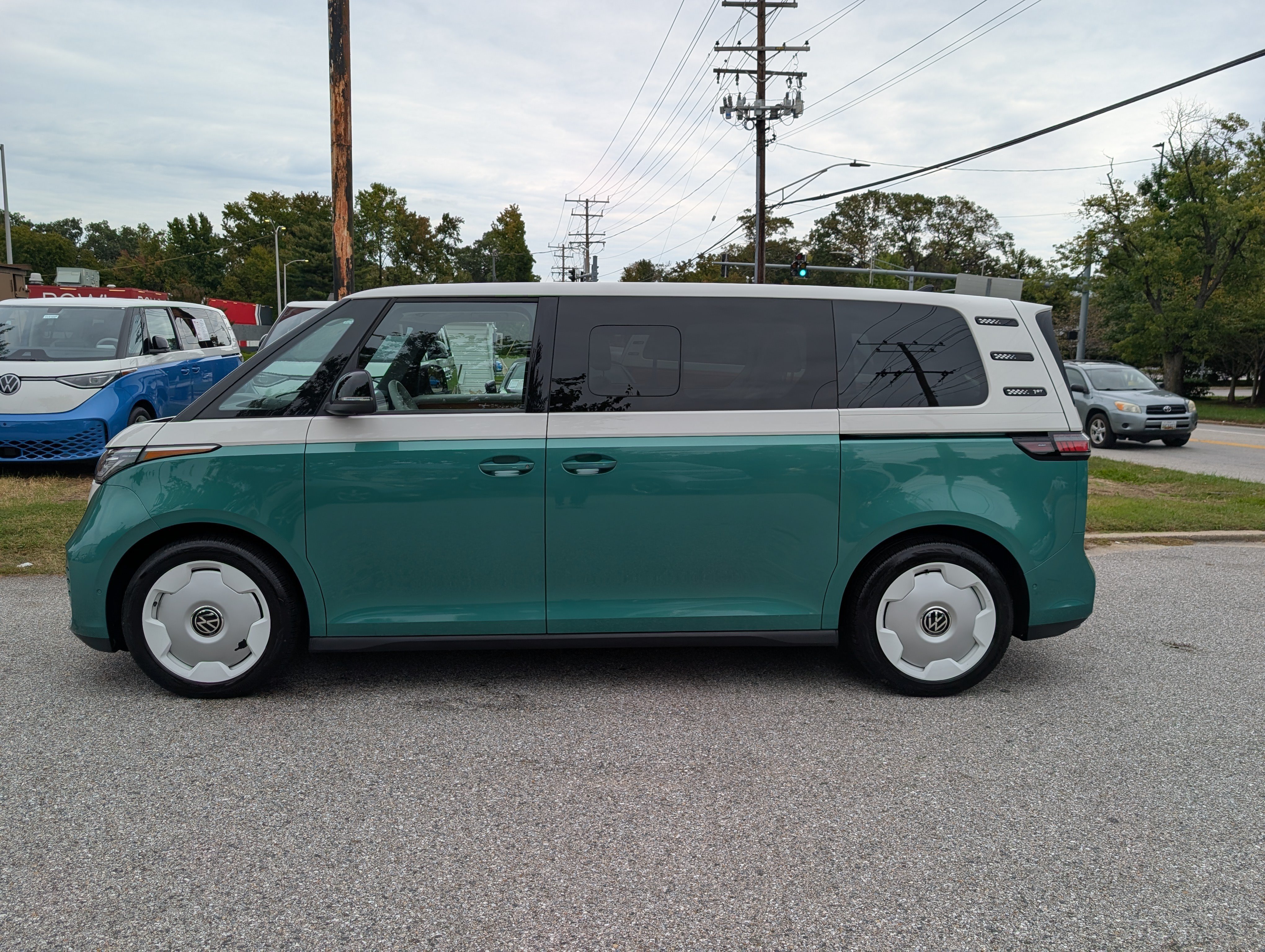Used 2025 Volkswagen ID. Buzz Pro S Plus RWD image 7