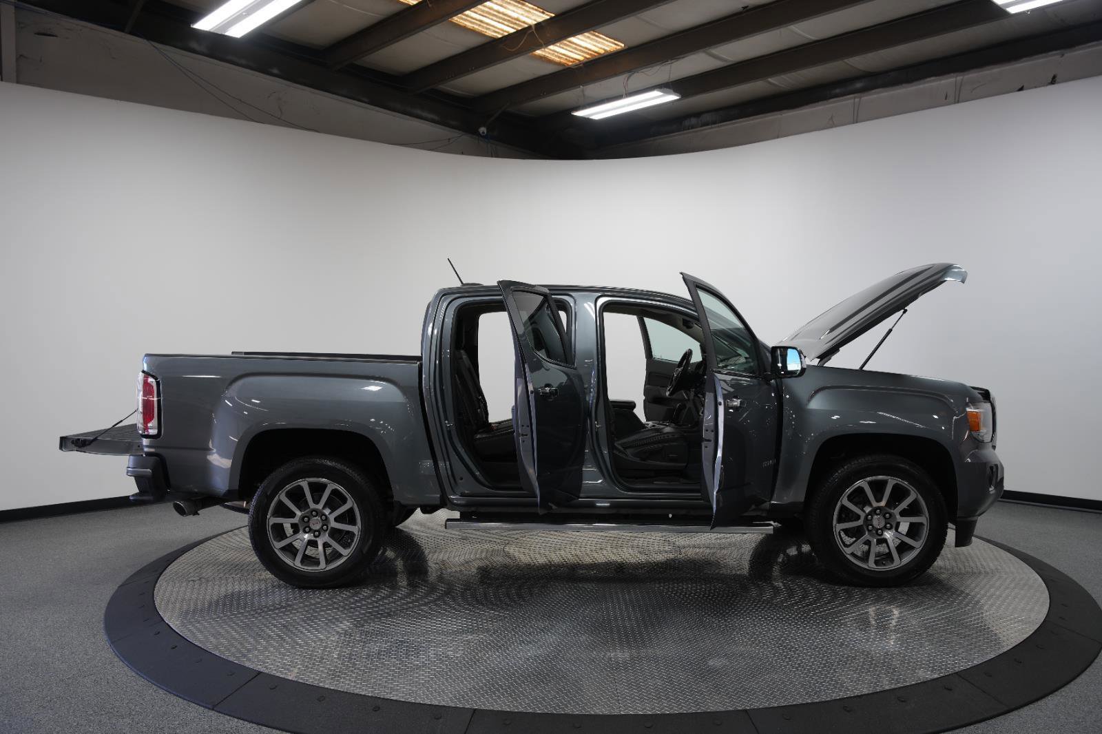 Used 2019 GMC Canyon Denali image 9