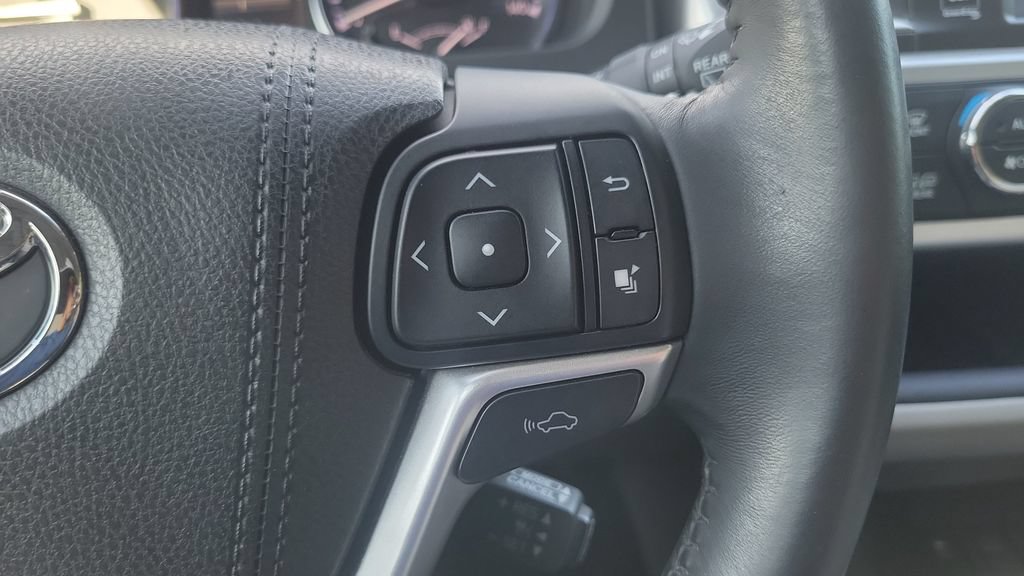 Used 2016 Toyota Highlander Limited w/ Driver Technology Package AWD/4WD image 21