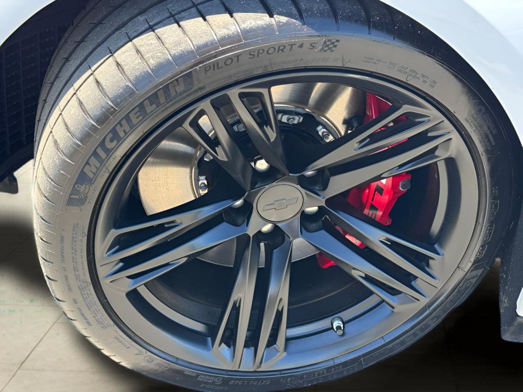 Used 2020 Chevrolet Camaro ZL1 RWD image 5