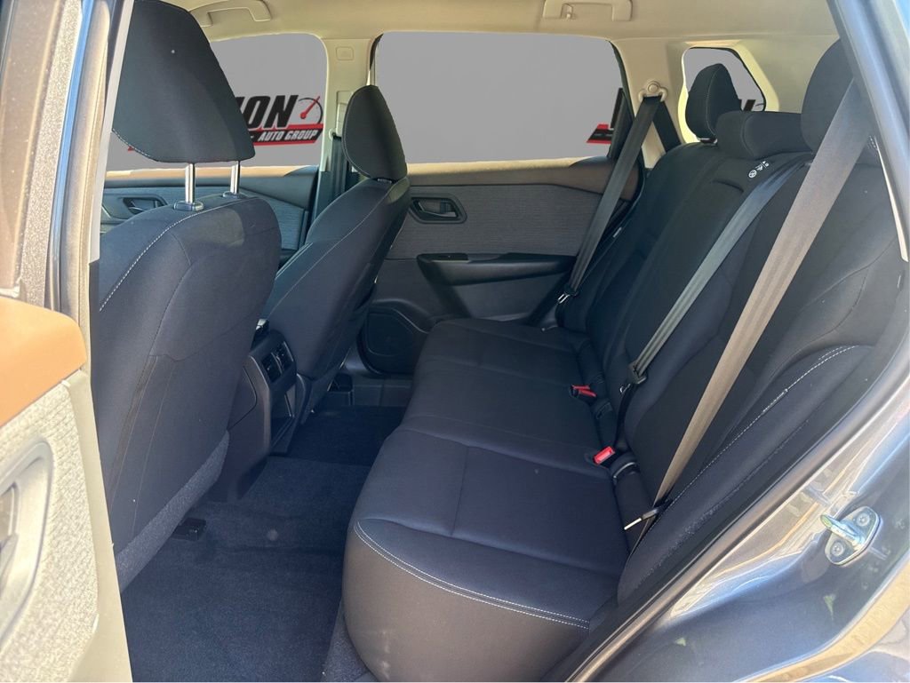 Used 2023 Nissan Rogue S image 10