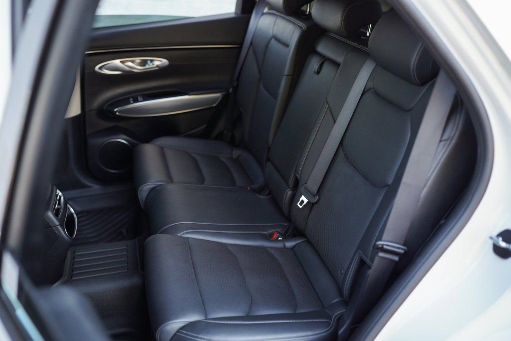 Used 2023 Genesis GV70 2.5T Select image 24