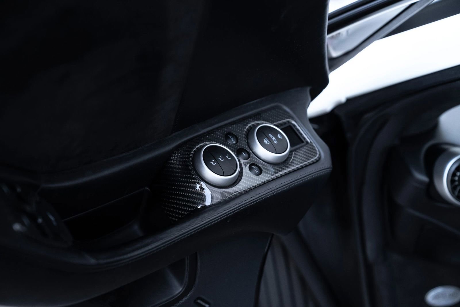 Used 2013 McLaren MP4-12C Spider RWD image 35