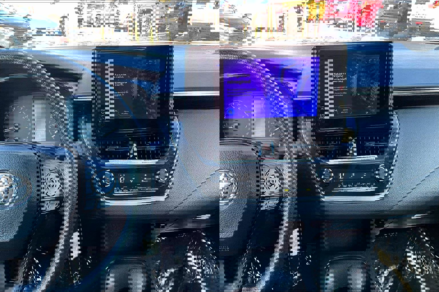 Used 2023 Toyota Corolla LE image 6