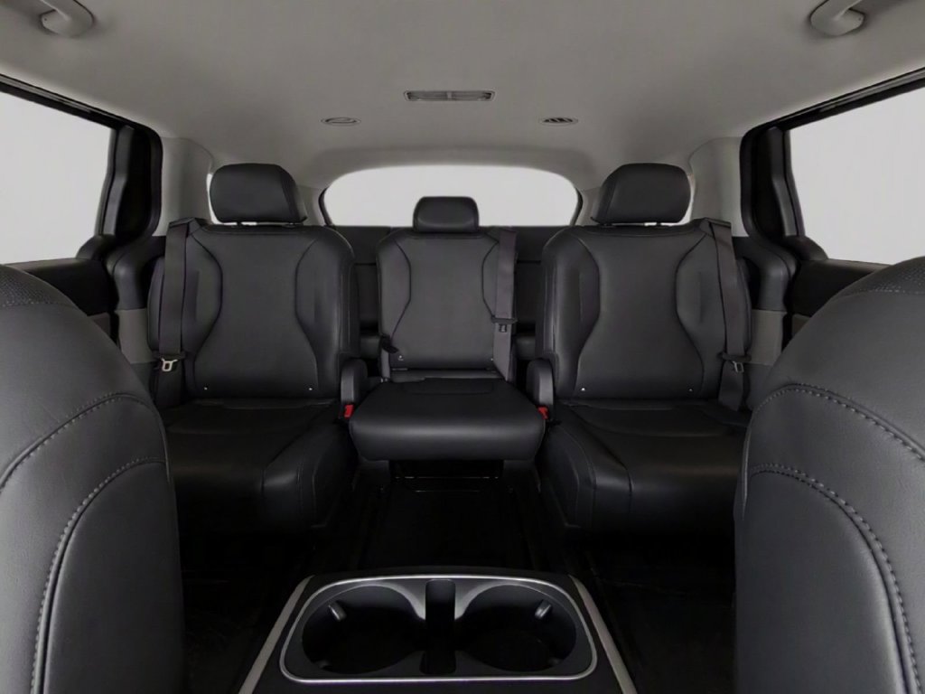 Certified 2025 Kia Carnival FWD image 34