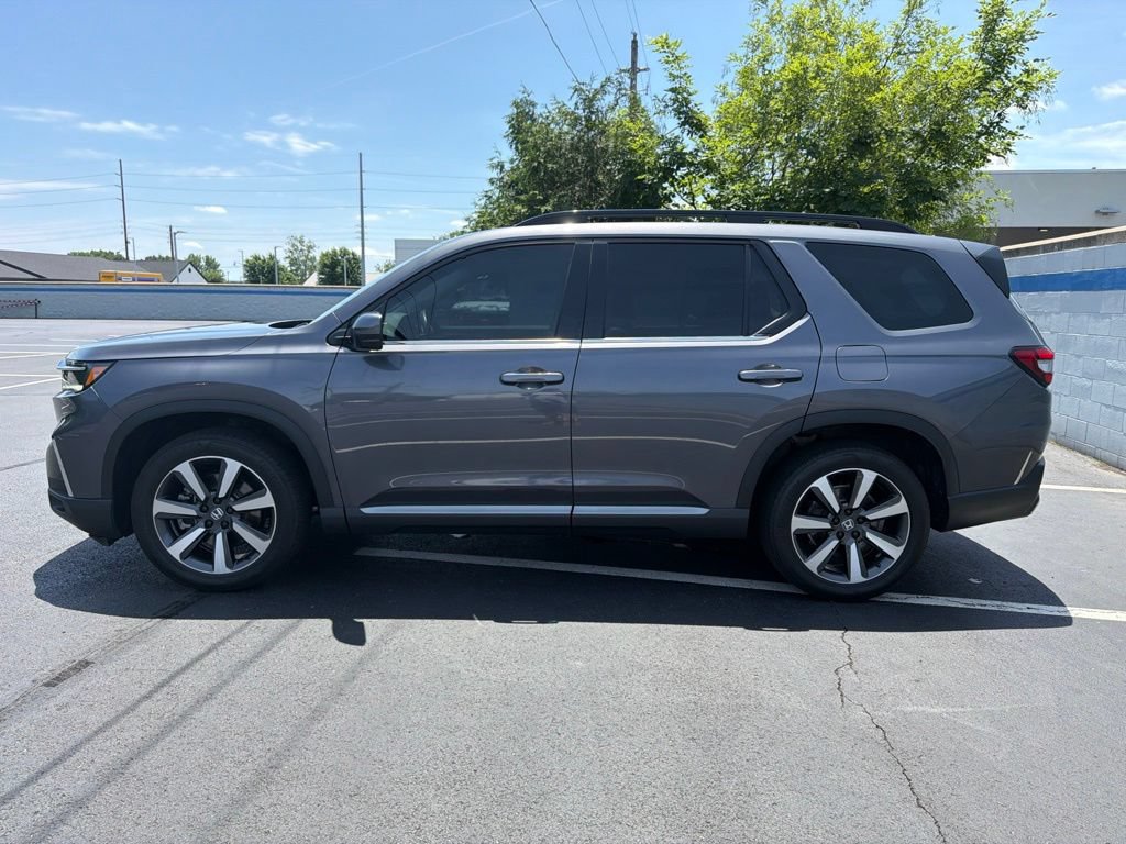 Certified 2025 Honda Pilot Touring image 2