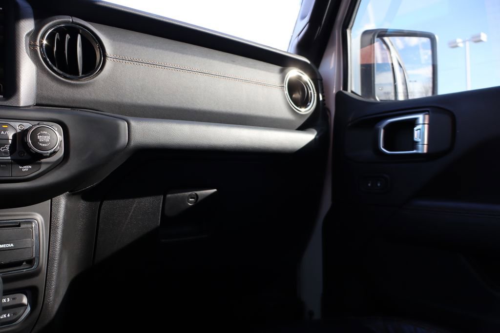 Used 2020 Jeep Wrangler Unlimited Sahara image 46