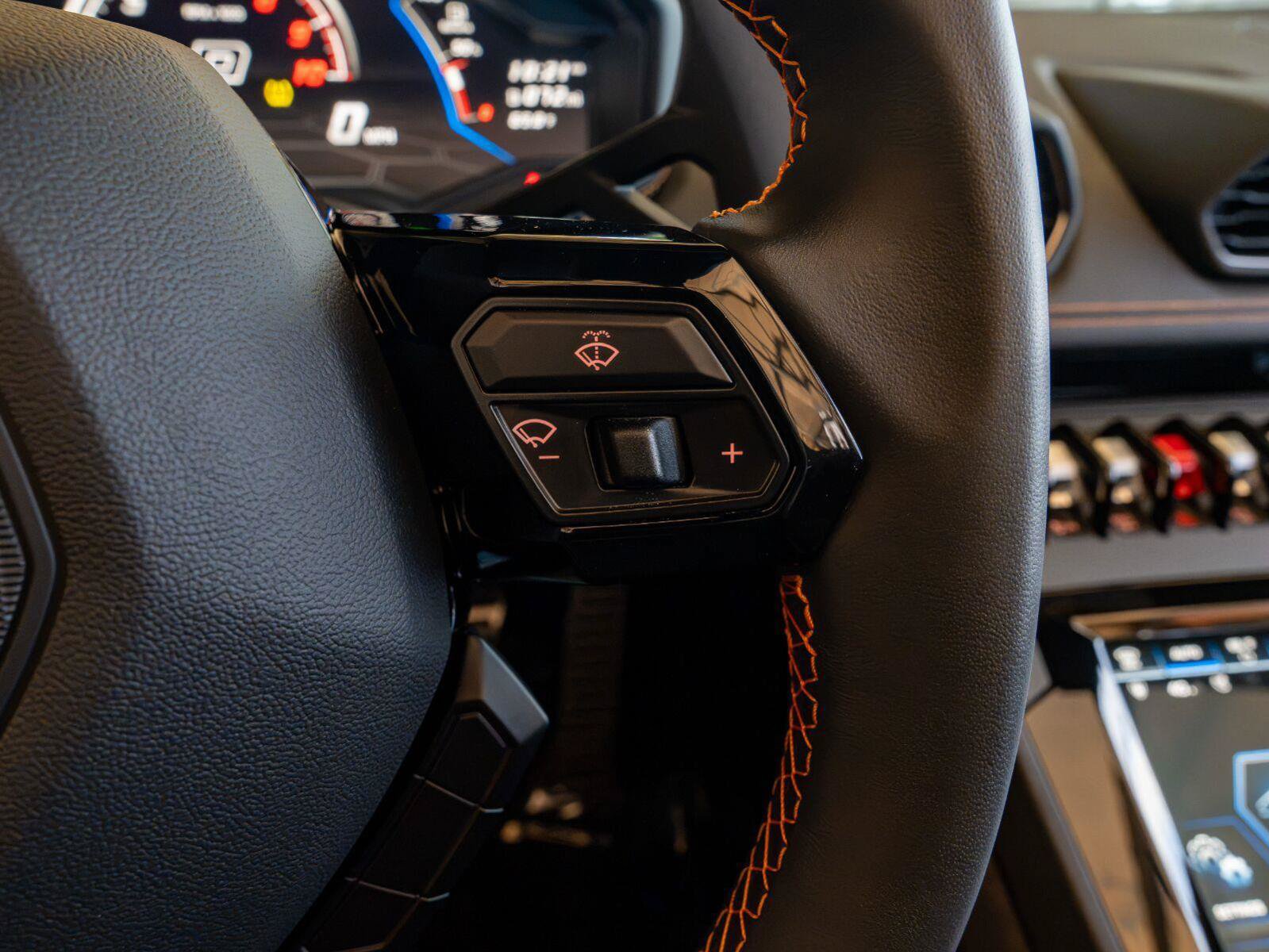 Used 2023 Lamborghini Huracan EVO RWD image 42