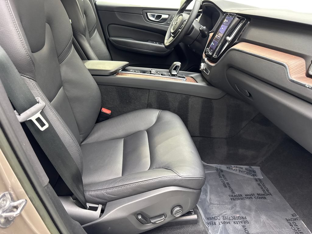 Used 2023 Volvo XC60 B5 Plus FWD image 44