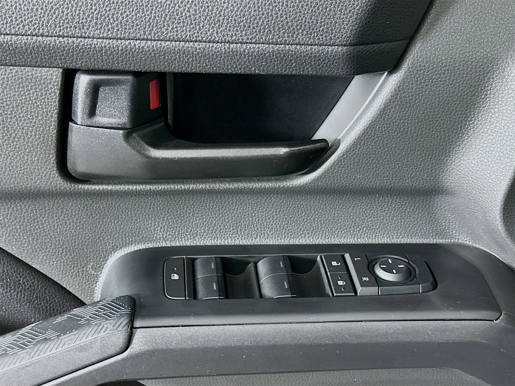 Used 2025 Toyota Tacoma SR5 image 15