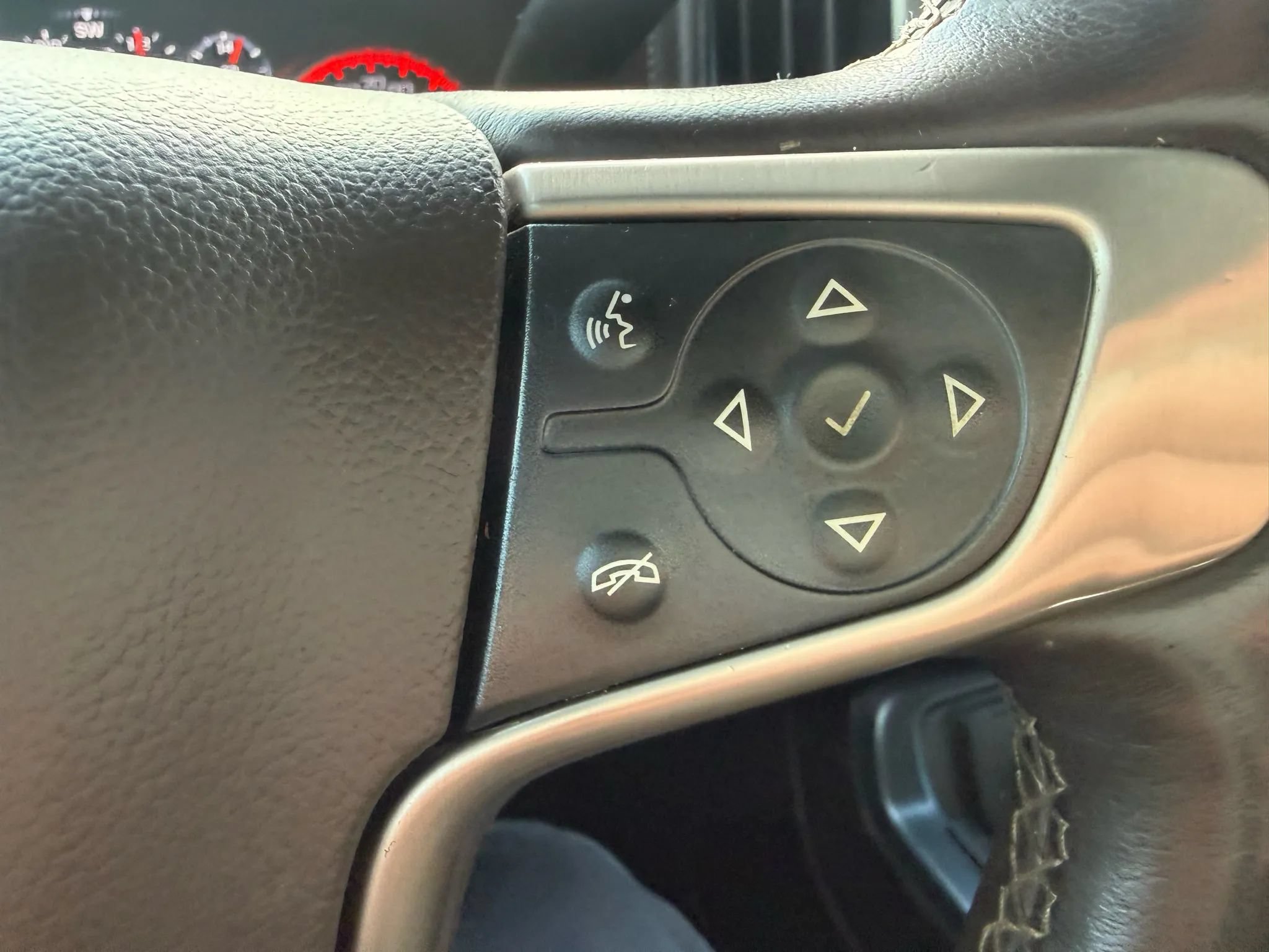 Used 2014 GMC Sierra 1500 Denali w/ Suspension Package, Off-Road AWD/4WD image 19