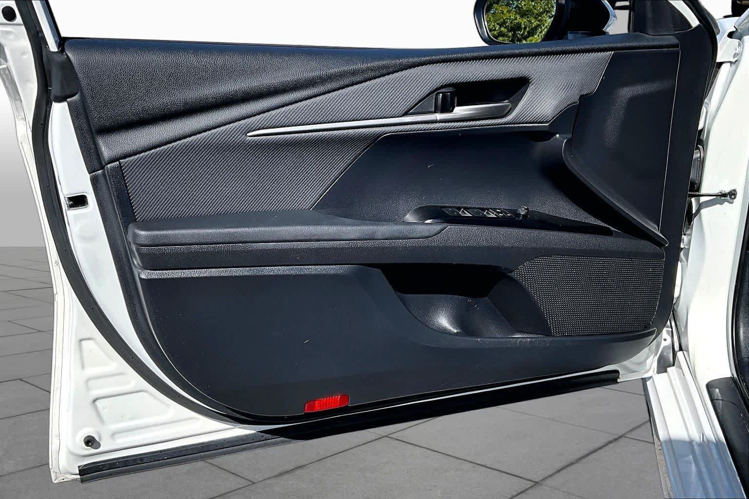 Certified 2025 Toyota Camry SE FWD image 21