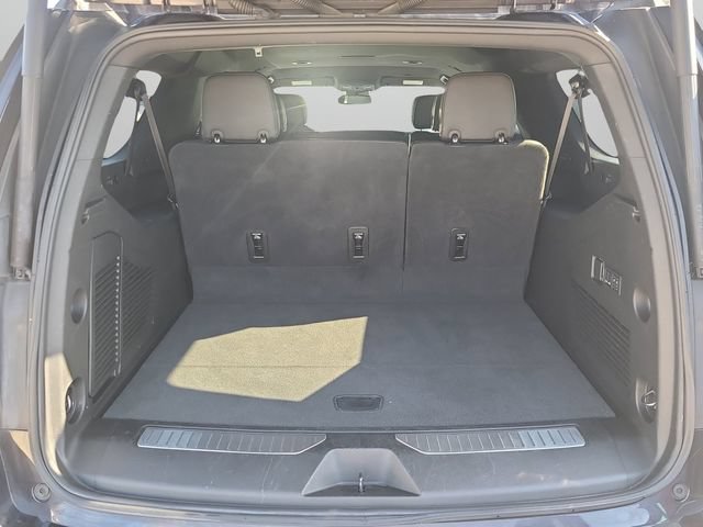 Used 2024 Chevrolet Suburban Premier RWD image 9