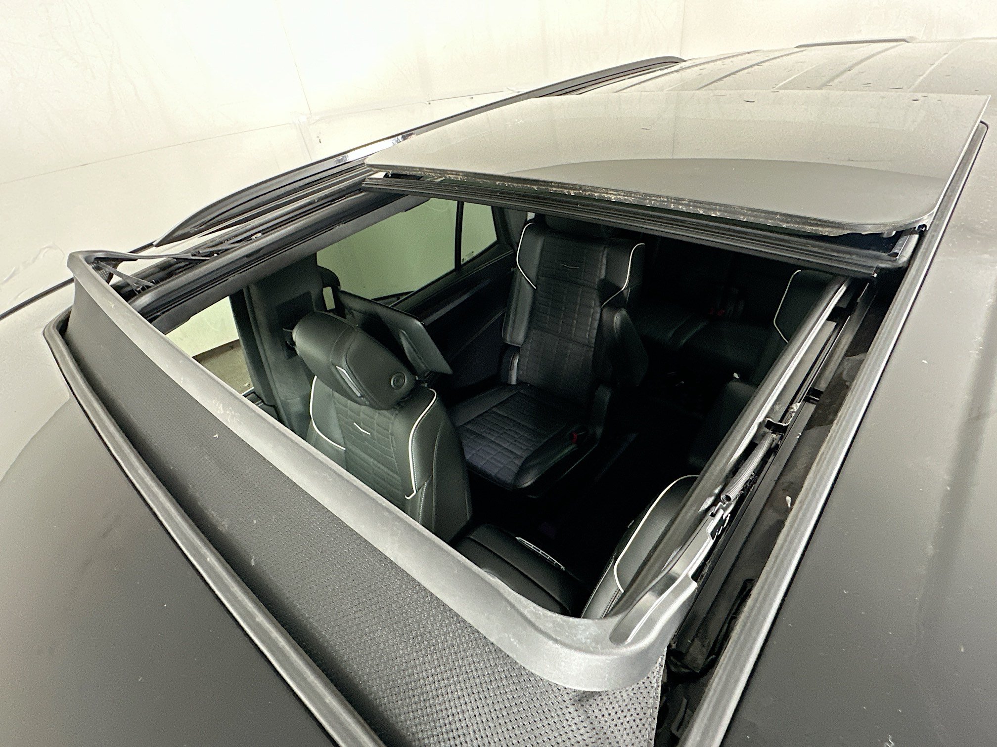 Used 2025 Cadillac Escalade Sport Platinum w/ LPO, Floor Liner Package AWD/4WD image 25