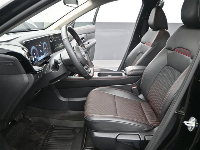 Used 2025 Nissan Kicks SR image 12