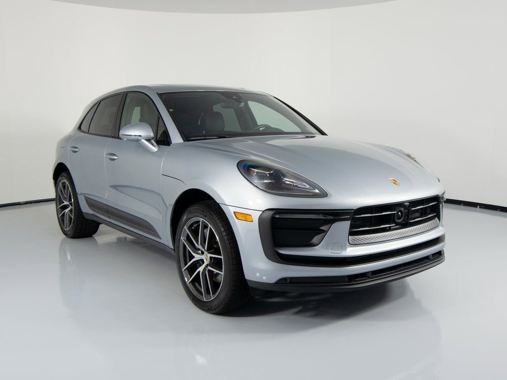 Certified 2025 Porsche Macan image 12