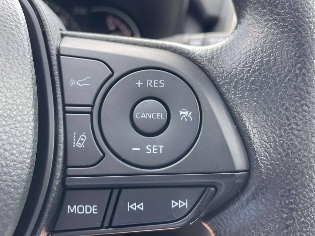 Used 2025 Toyota RAV4 XLE w/ Convenience Package FWD image 21
