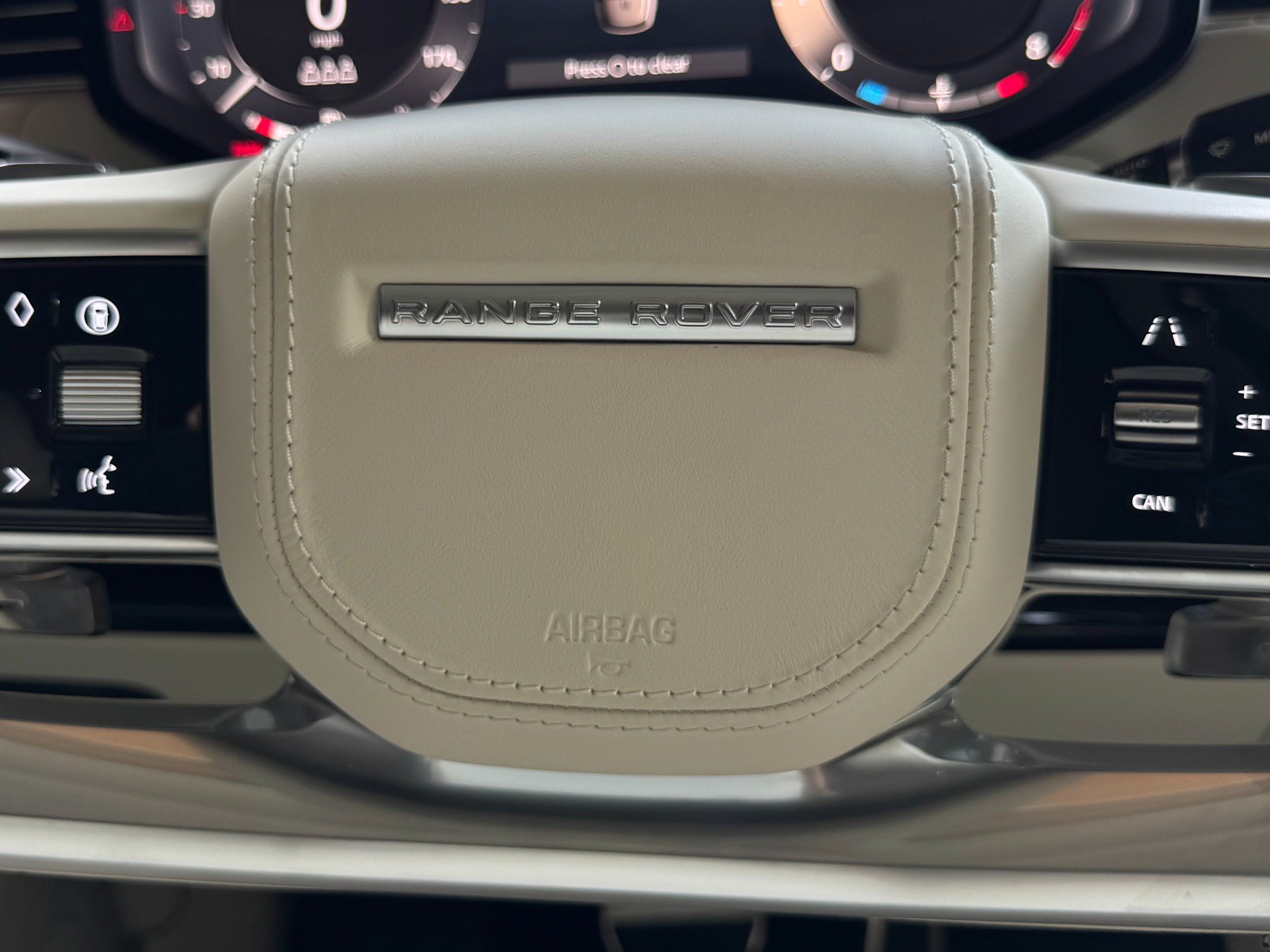 Used 2025 Land Rover Range Rover SE AWD/4WD image 49