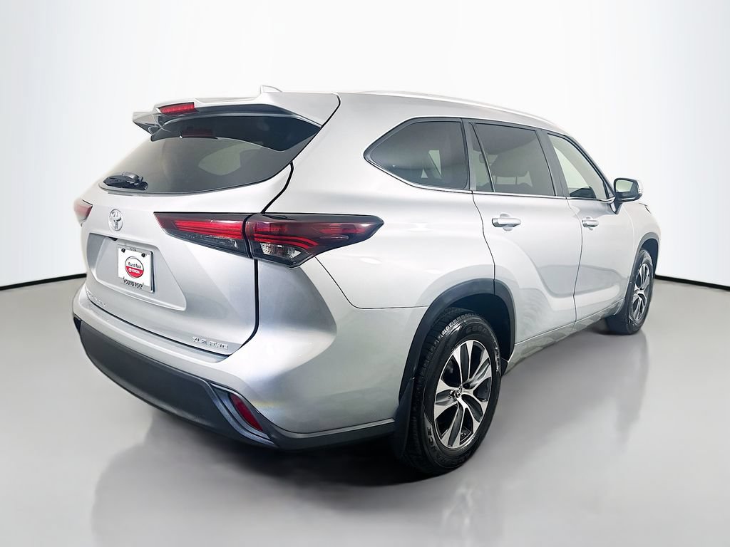Certified 2024 Toyota Highlander XLE AWD/4WD image 5