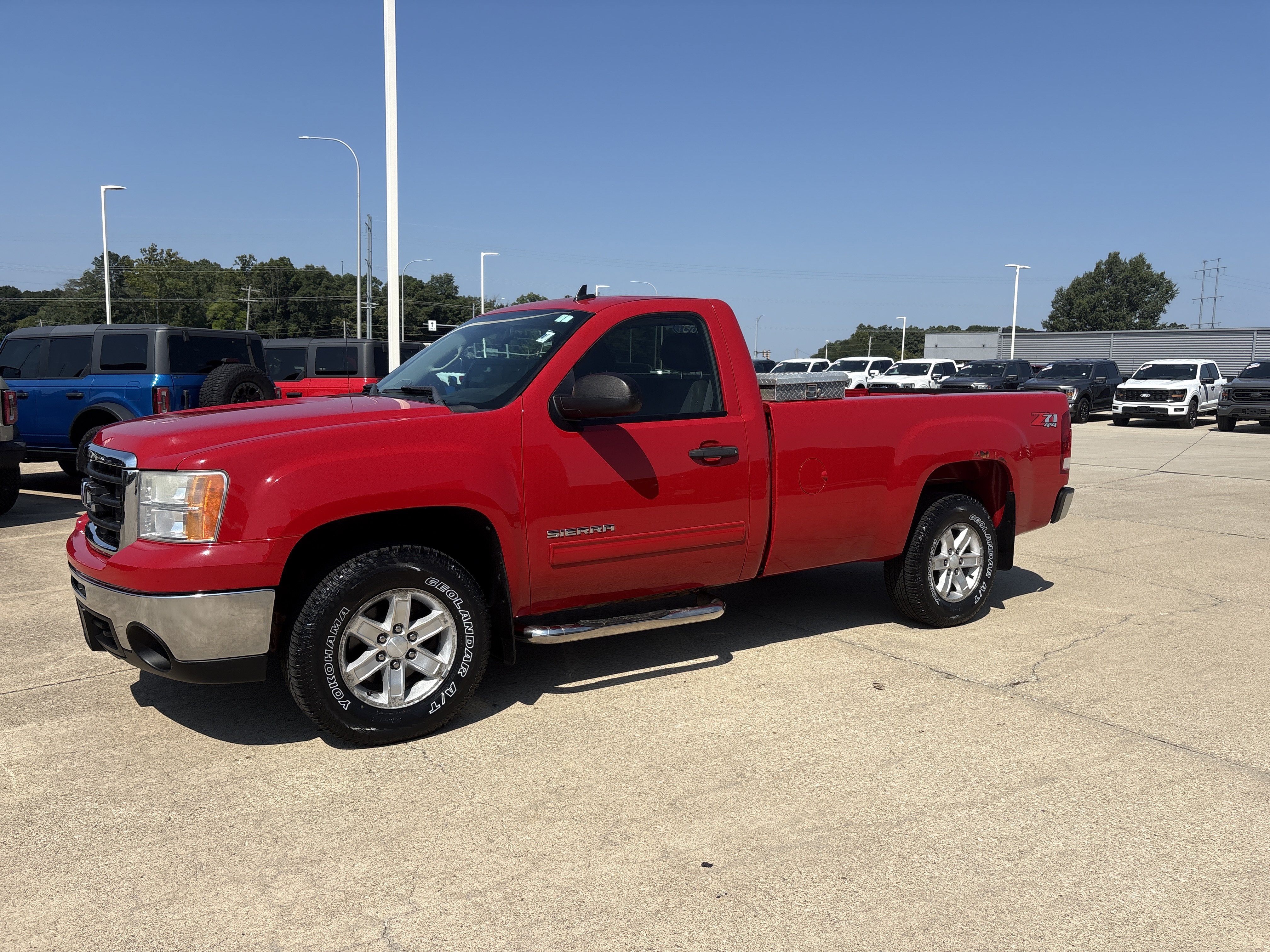Used 2011 GMC Sierra 1500 SLE w/ SLE Preferred Package AWD/4WD image 3