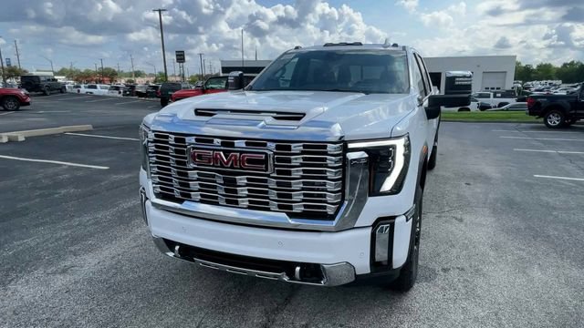New 2026 GMC Sierra 2500 Denali w/ Denali Reserve Package AWD/4WD image 5