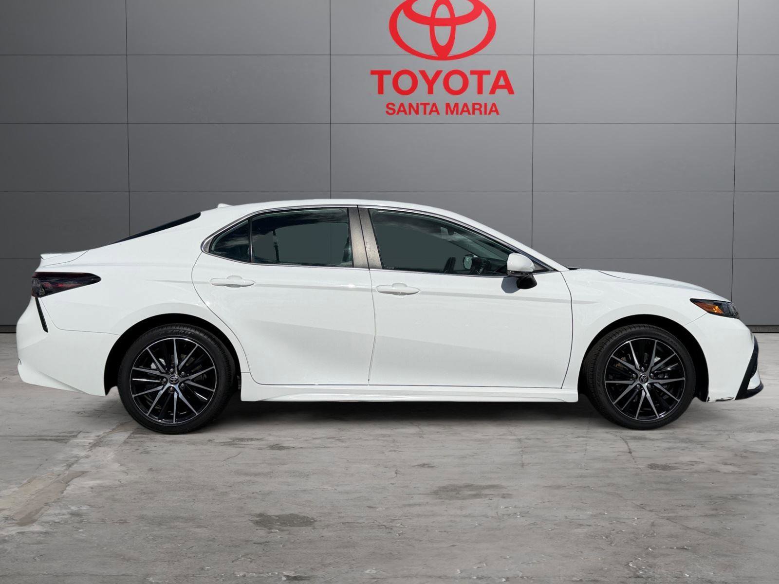 Used 2024 Toyota Camry SE image 21