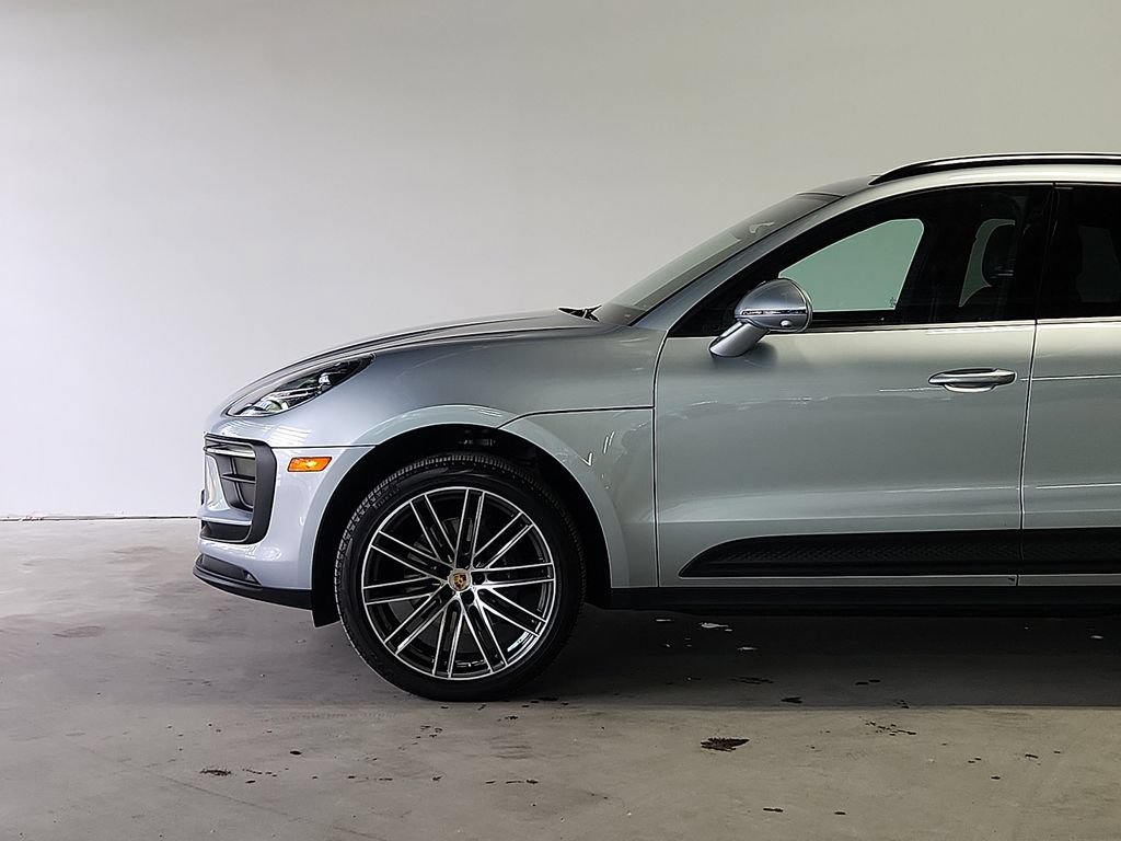 Certified 2026 Porsche Macan AWD/4WD image 6