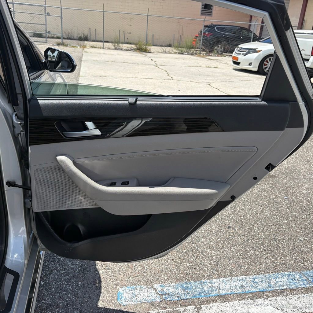 Used 2016 Hyundai Sonata Limited w/ Option Group 02 FWD image 15