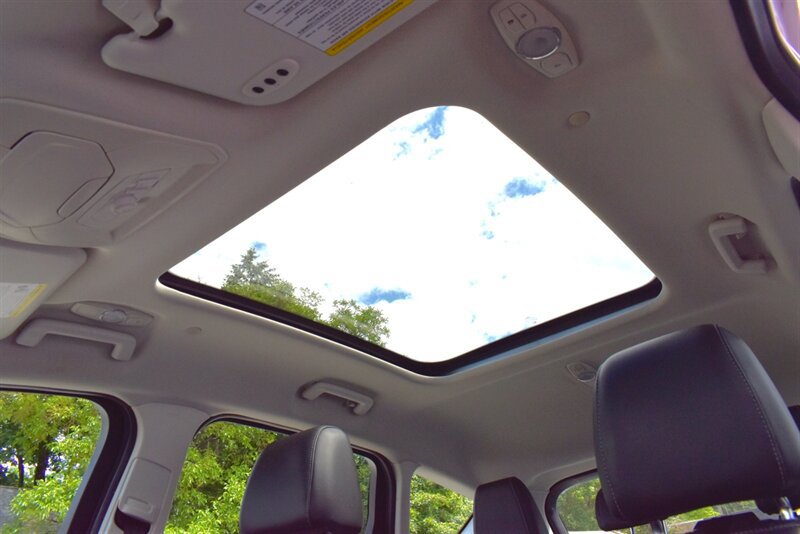 Used 2013 Ford C-MAX SEL FWD image 12