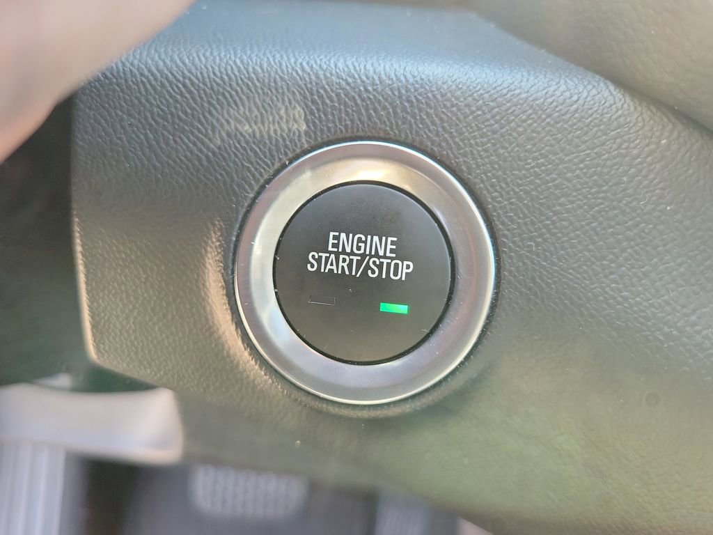 Used 2023 GMC Terrain SLE w/ Driver Convenience Package image 29