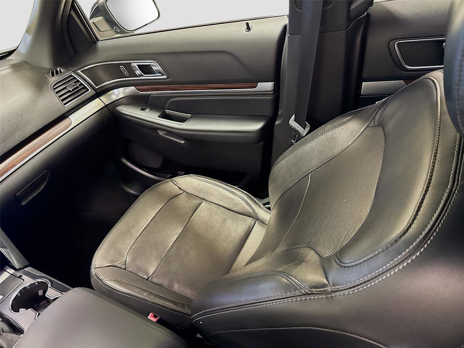 Used 2019 Ford Explorer Limited w/ Class III Trailer Tow Package image 24