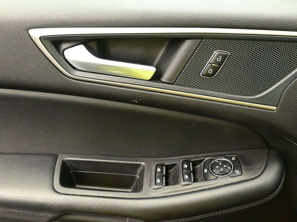 Used 2024 Ford Edge SEL image 17