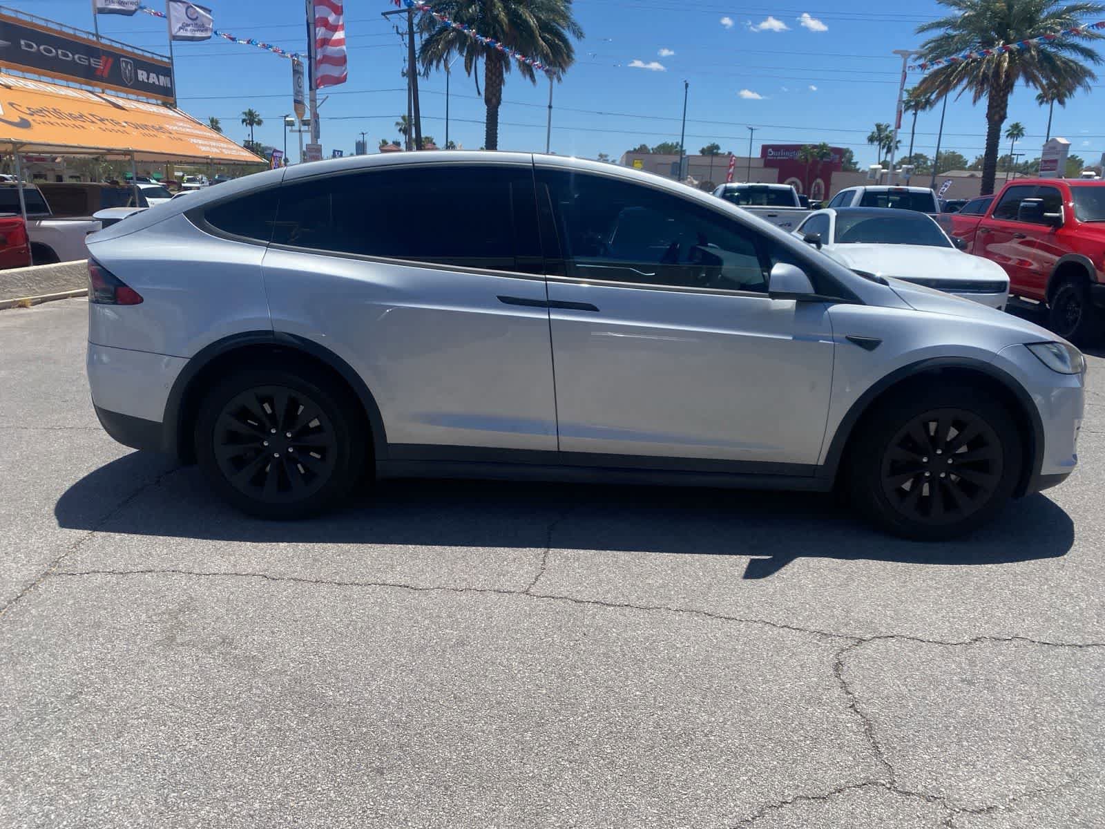 Used 2018 Tesla Model X 75D AWD/4WD image 5