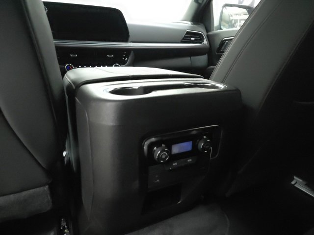 Used 2025 Chevrolet Suburban RST image 13