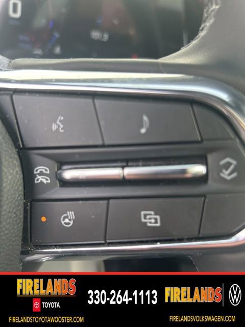 Used 2025 Chevrolet Equinox ACTIV w/ Safety and Technology Package image 17