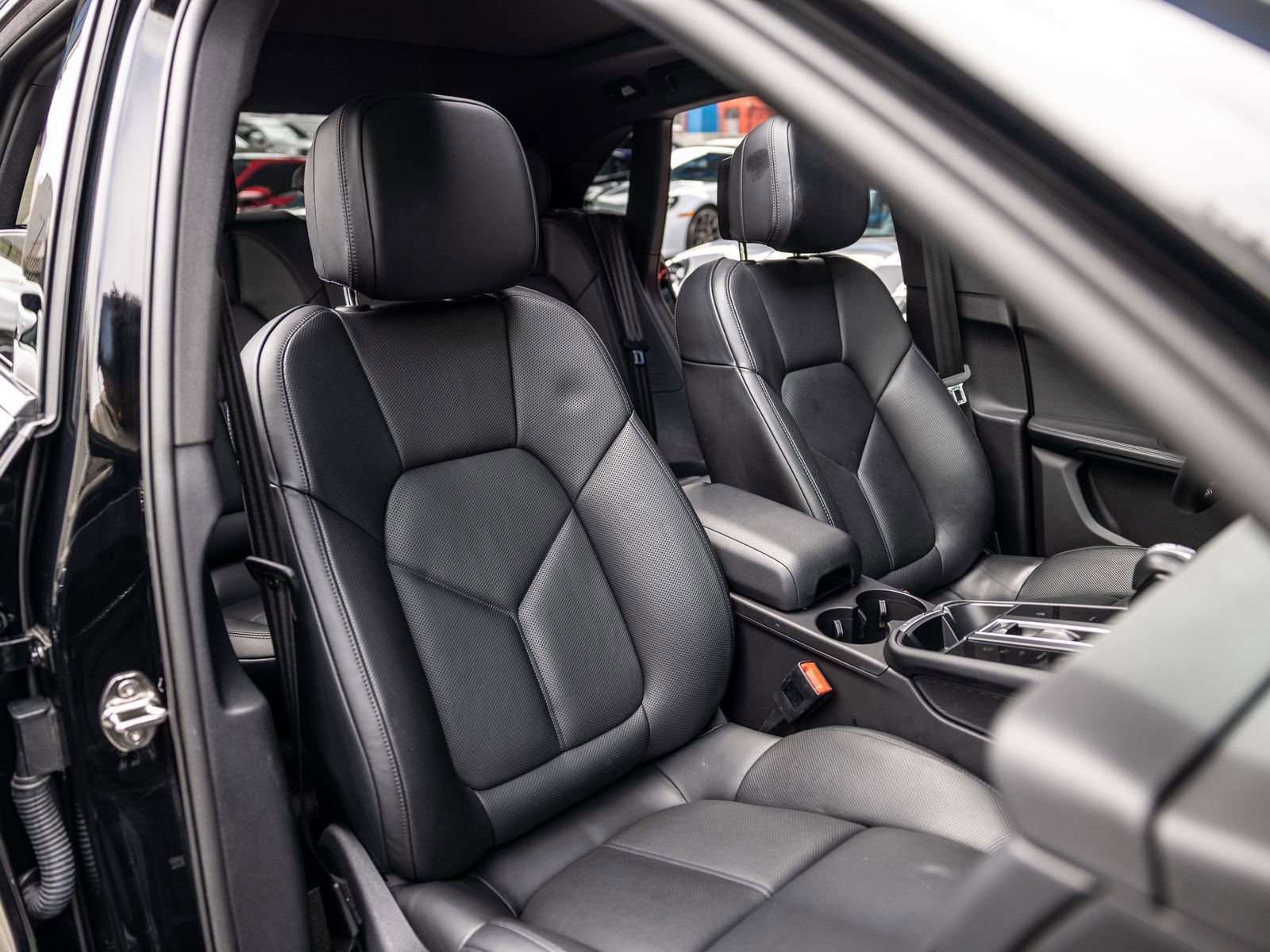 Certified 2023 Porsche Macan AWD/4WD image 53