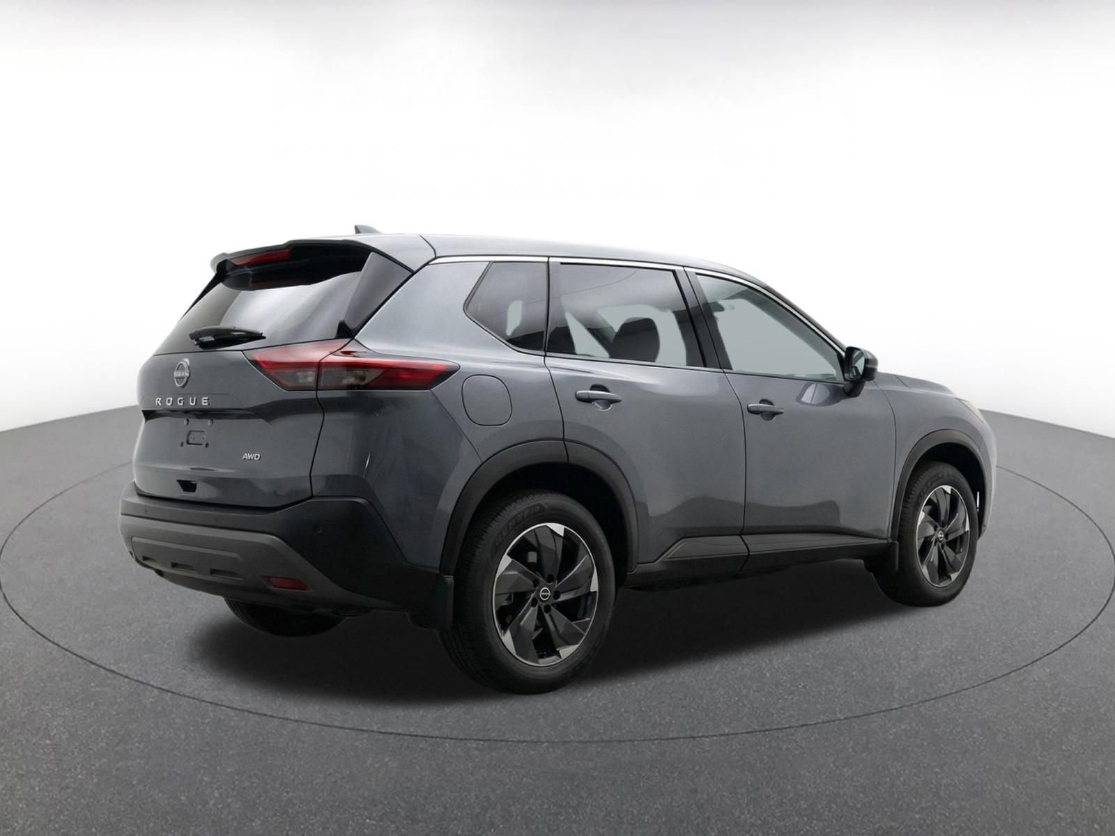 Used 2025 Nissan Rogue SV FWD image 9