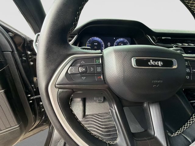Used 2025 Jeep Grand Cherokee L Altitude AWD/4WD image 31